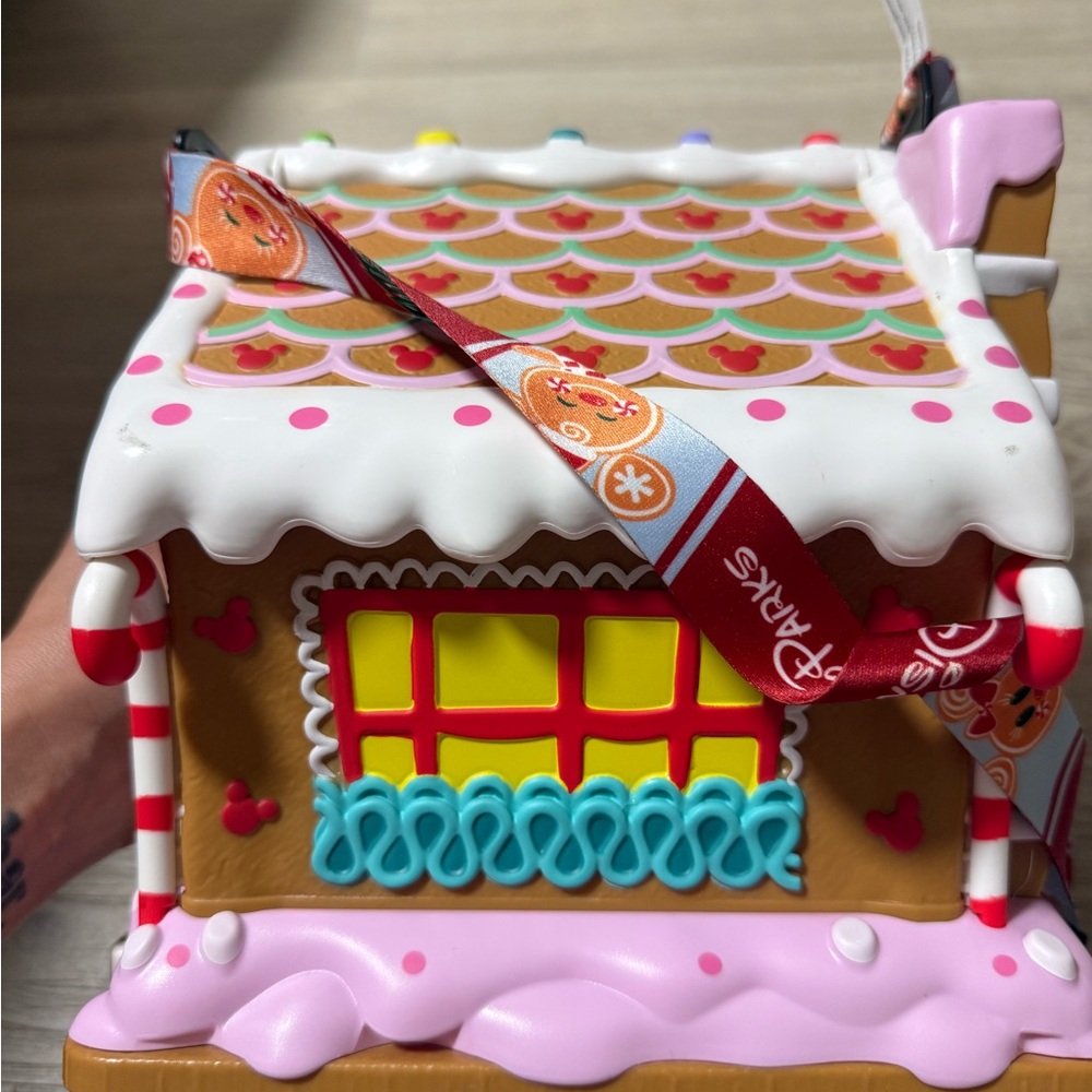 Disney Parks Mickey And Minnie Gingerbread House Popcorn Bucket 2024 W/ Figures - Picture 3 of 8
